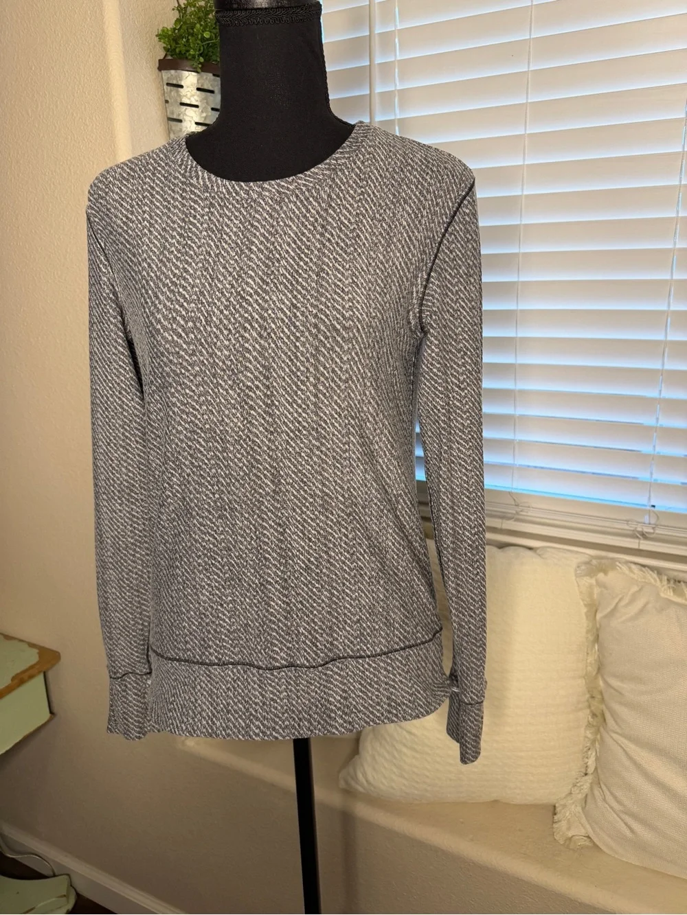 Lululemon Rush Hour Long Sleeve Activewear Top Thumbhole Pullover